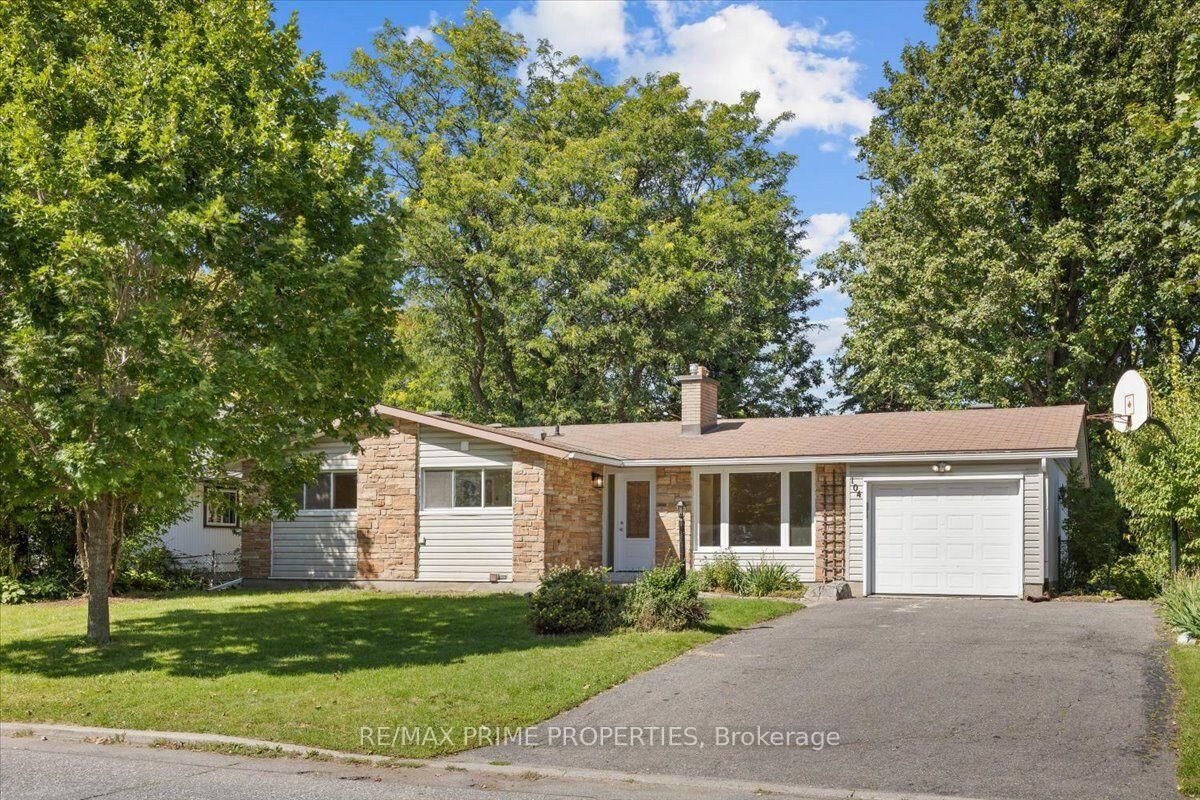 Property Photo:  104 Queensline Drive  ON K2H 7J5 