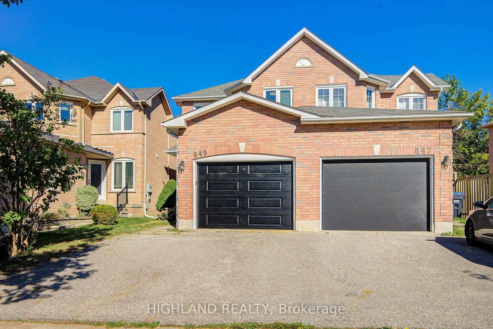 Property Photo:  849 Scollard Court  ON L5V 1N1 