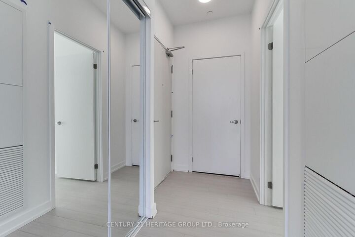 Property Photo:  4010 Eglinton Avenue 1819  ON M9A 0G5 