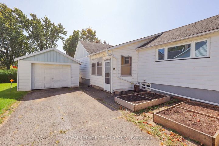 Property Photo:  491 York Street  ON K0C 2K0 