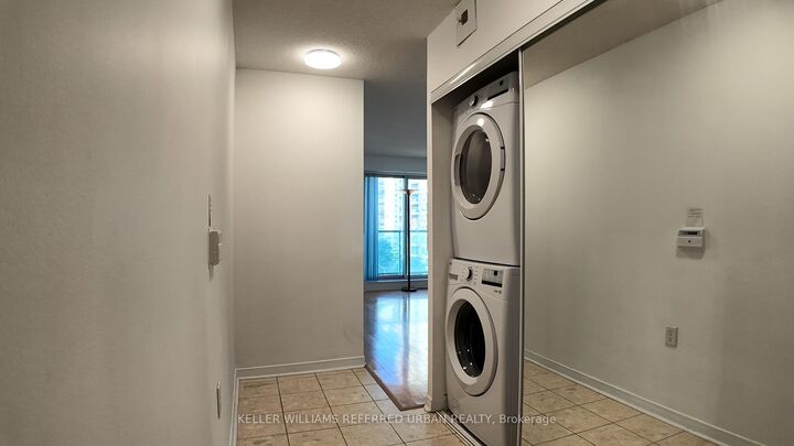 Property Photo:  22 Olive Avenue 806  ON M2N 7G6 
