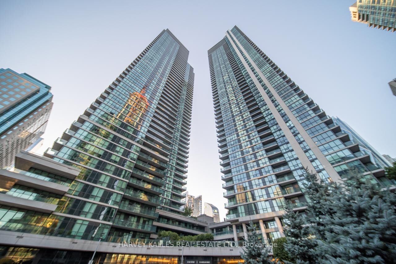 Property Photo:  33 Bay Street 4003  ON M5J 2Z3 