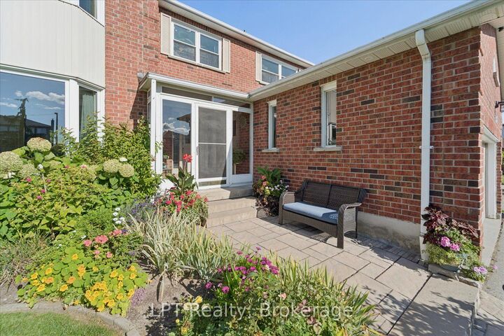 Property Photo:  22 Ennisclare Place  ON L1R 1R9 
