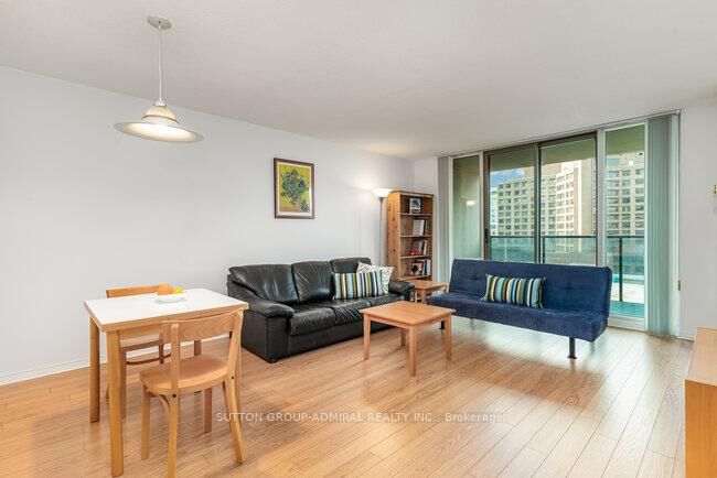 Property Photo:  750 Bay Street 1108  ON M5G 1N6 