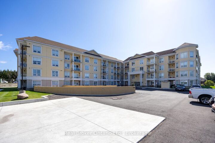 Property Photo: 21 Brookhouse Drive 216 ON L1B 0V4
