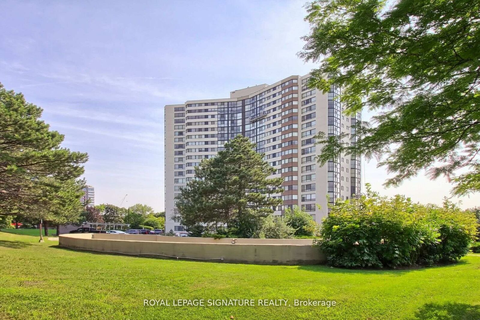 Property Photo:  1360 Rathburn Road 502  ON L4W 4H4 