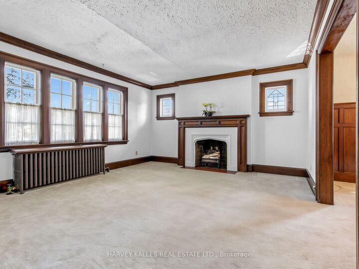 Property Photo:  