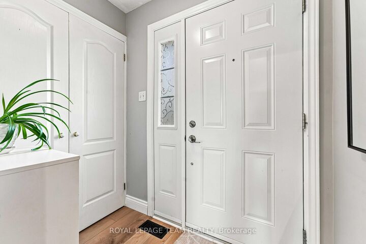 Property Photo:  50E Medhurst Drive 16  ON K2G 4V2 