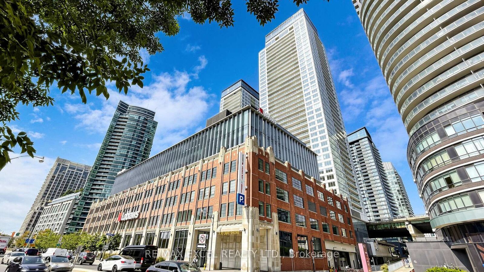 Property Photo:  17 Bathurst Street 4002  ON M5V 0N1 