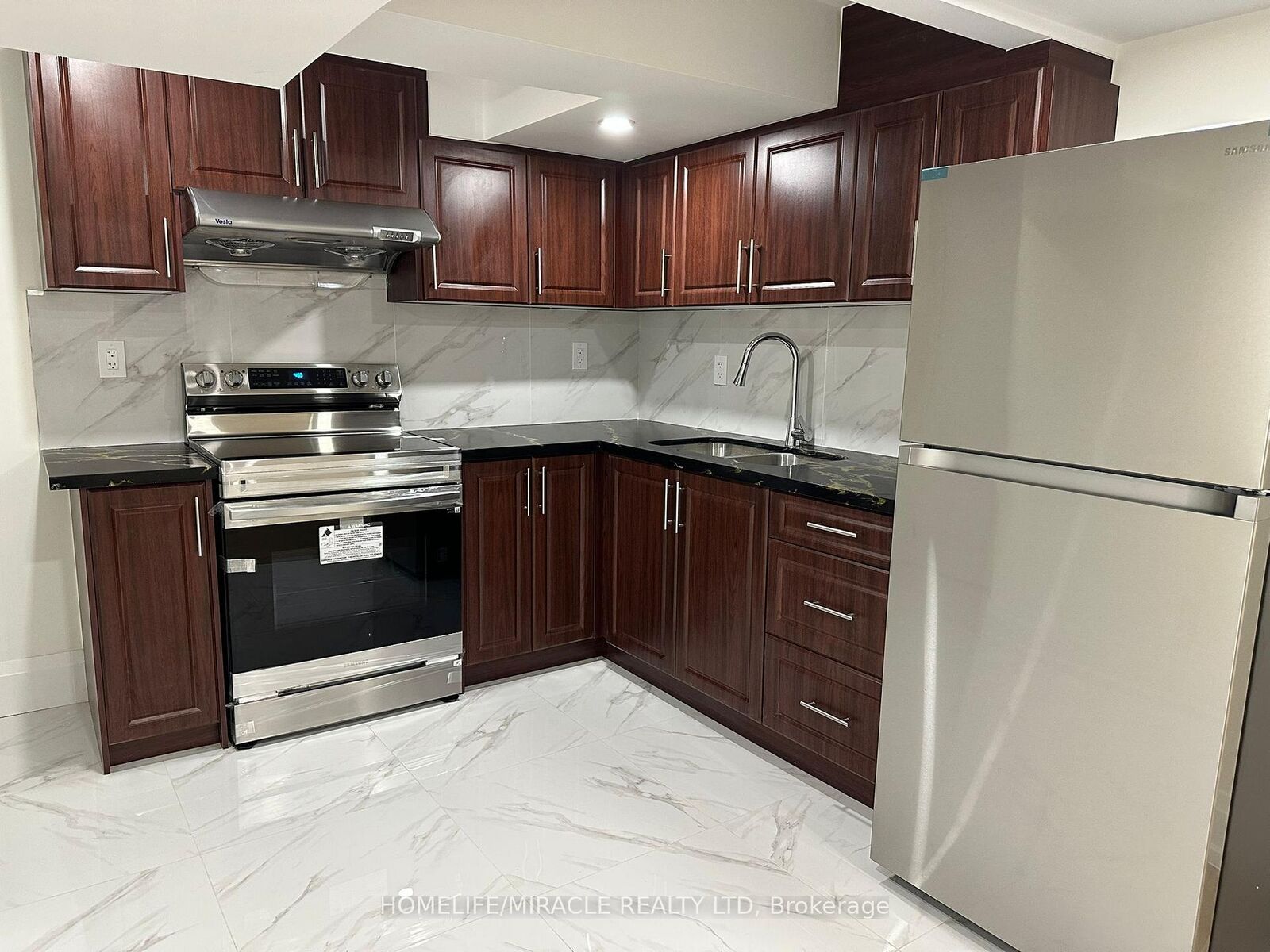 Property Photo:  11 Cresswell Drive  ON L6Y 2T5 