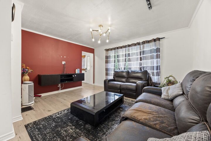 Property Photo:  300 Tenth Avenue  BC V5G 4L7 