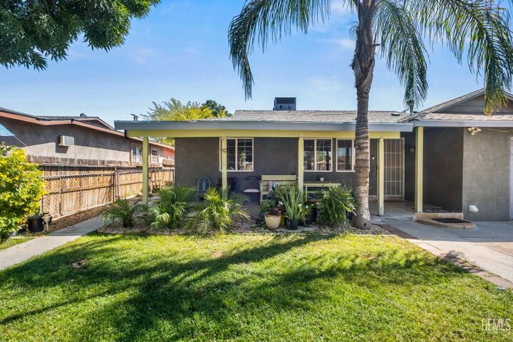Property Photo:  509 Larry Street  CA 93307 