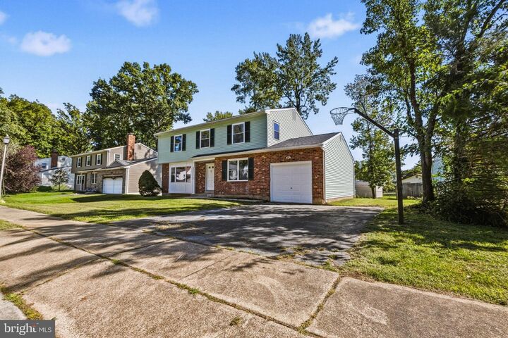 Property Photo: 5 Firethorn Court DE 19711