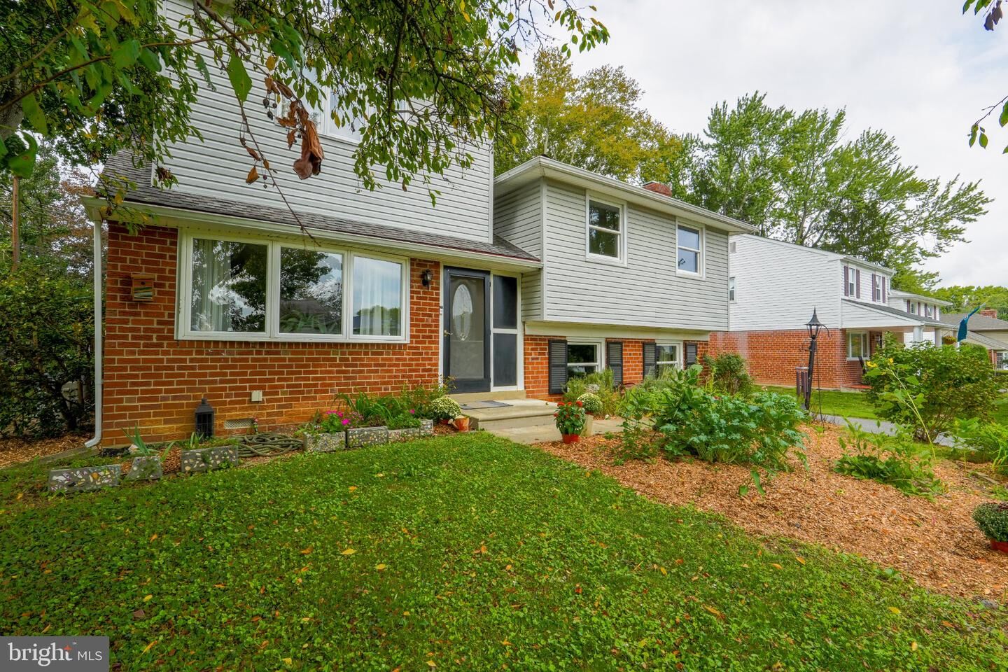 Property Photo: 609 School Lane PA 19086