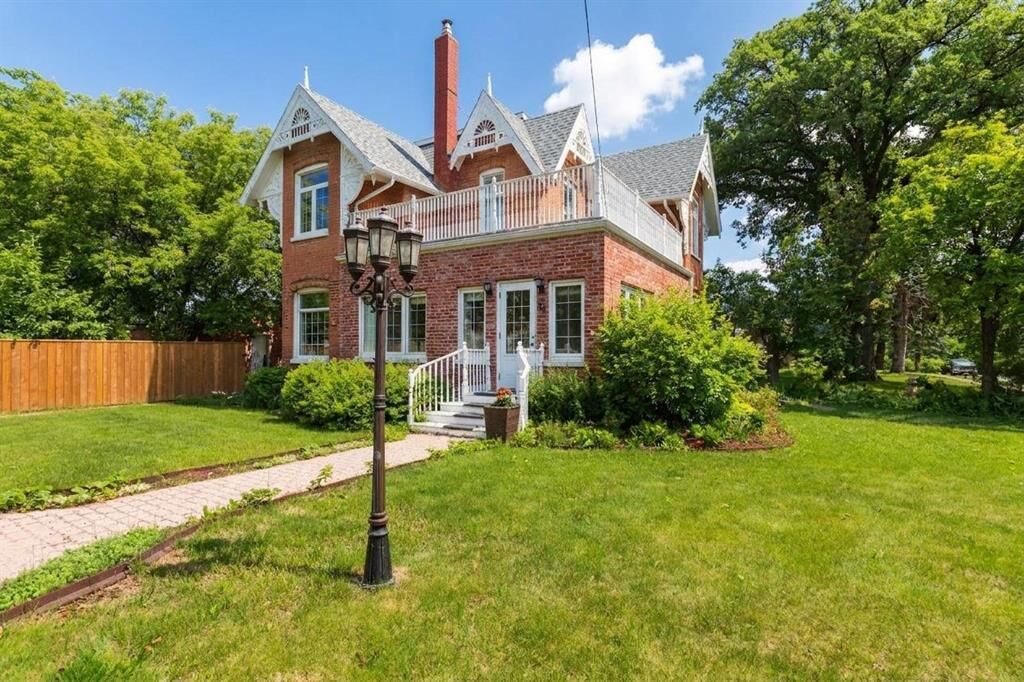 Property Photo: 33 2nd Avenue Southeast MB R0G 0J0