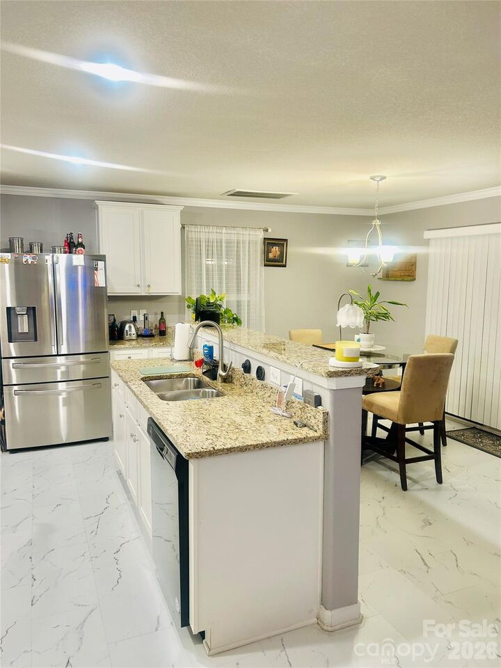 Property Photo: 3903 Rosfield Drive NC 28214