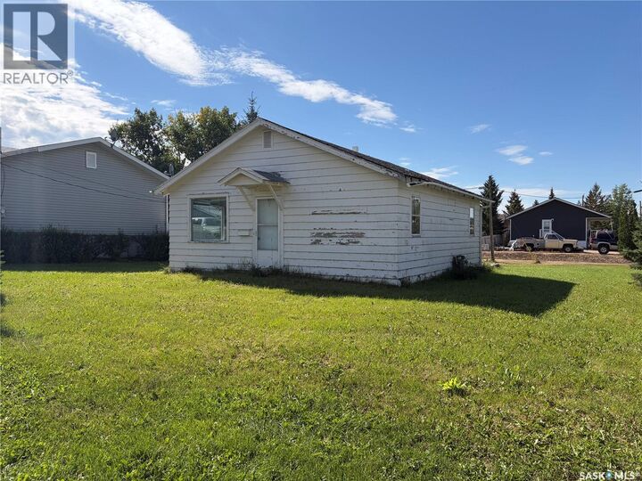 Property Photo:  110 7th Avenue  SK S0K 0A0 