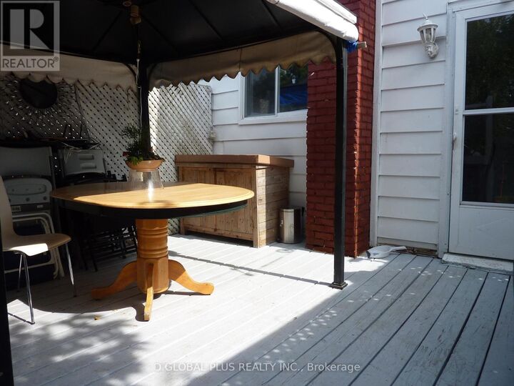 Property Photo:  218 Guy Street  ON K6H 4T9 