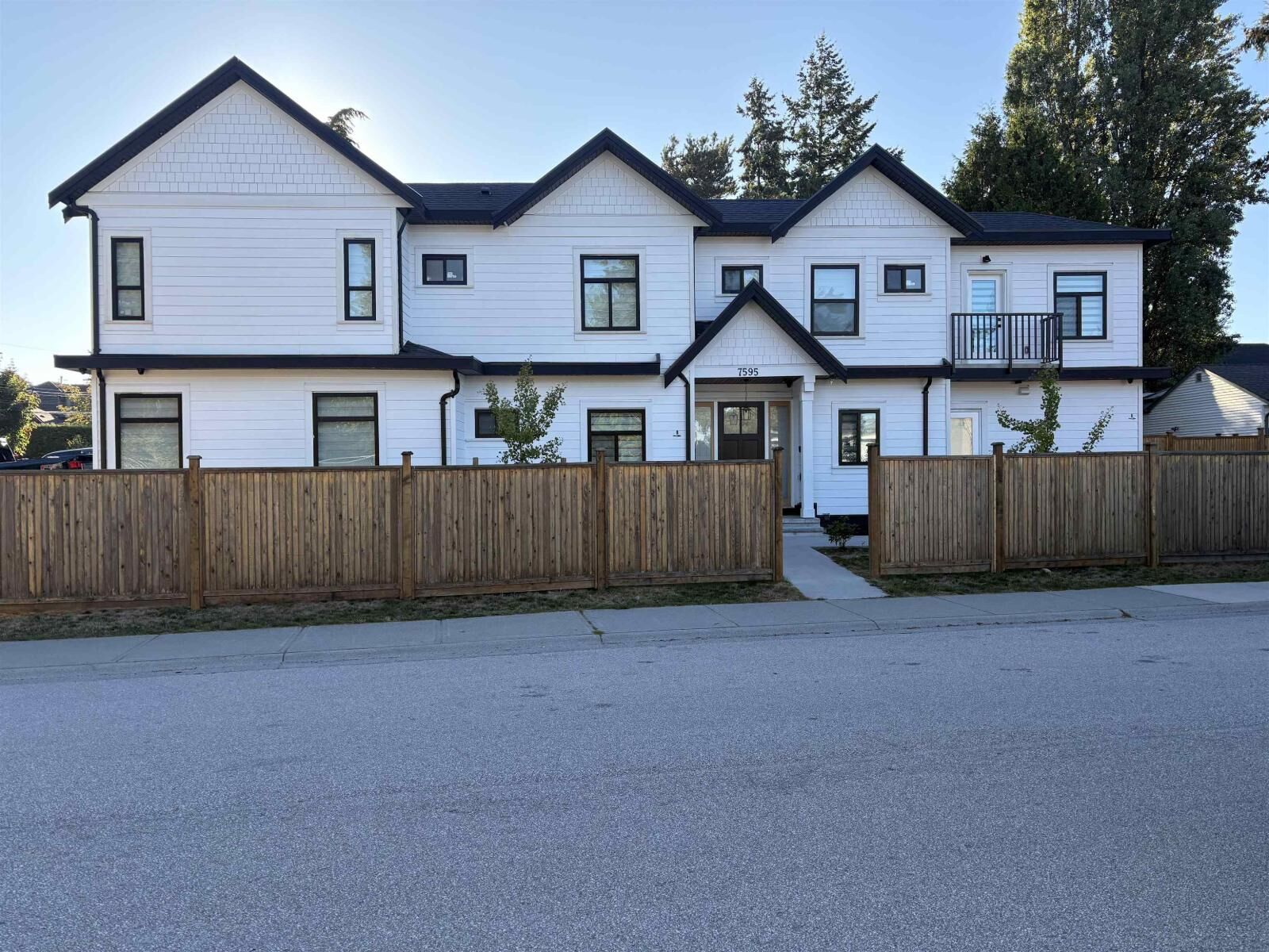Photo de la propriété: 7595 119A Street BC V4C 6N4
