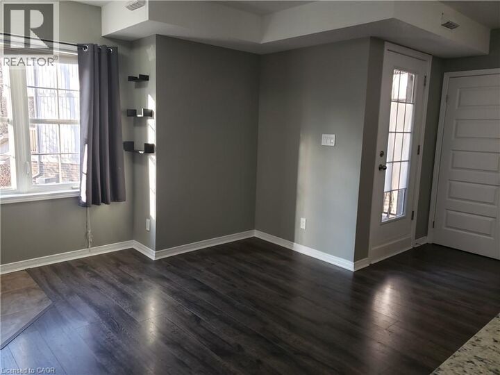 Property Photo:  255 Maitland Street 4E  ON N2R 1Z2 
