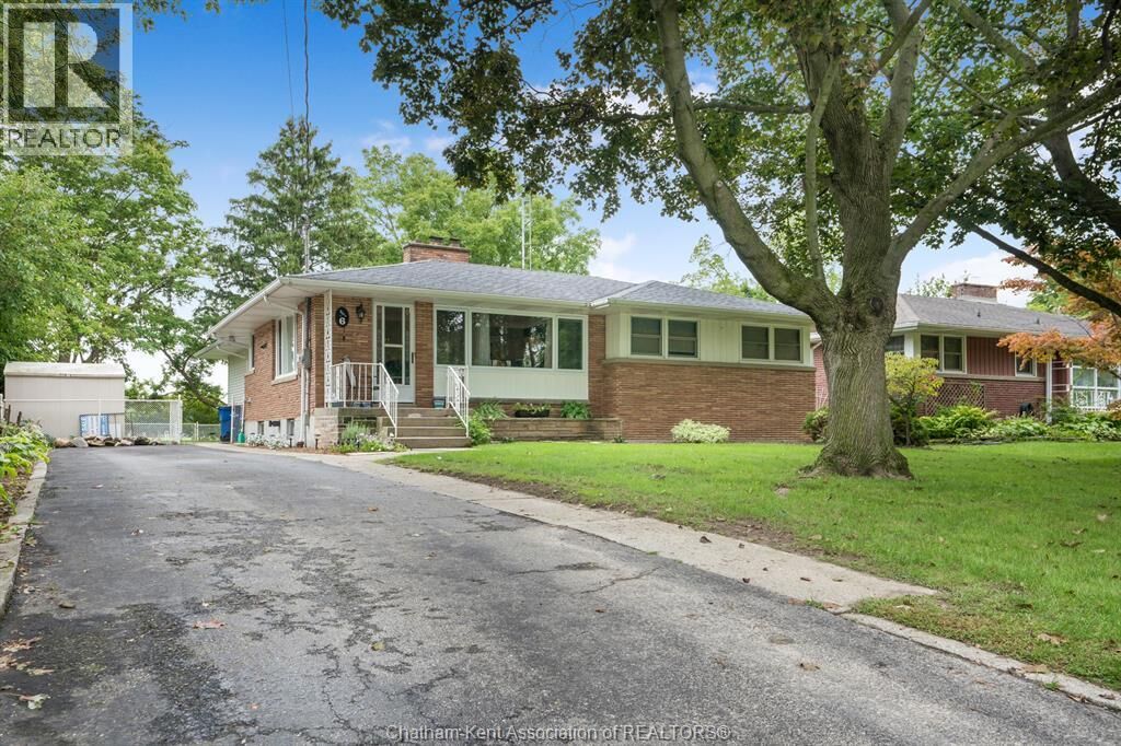 Property Photo:  6 Craven Drive  ON N7L 3T8 