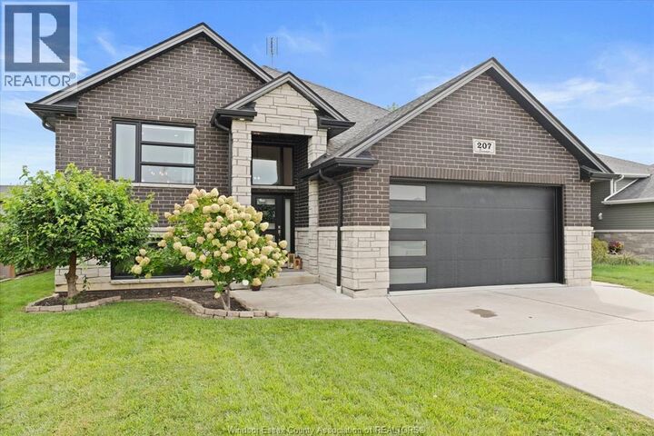 Property Photo:  207 Summer Street  ON N8L 0G6 