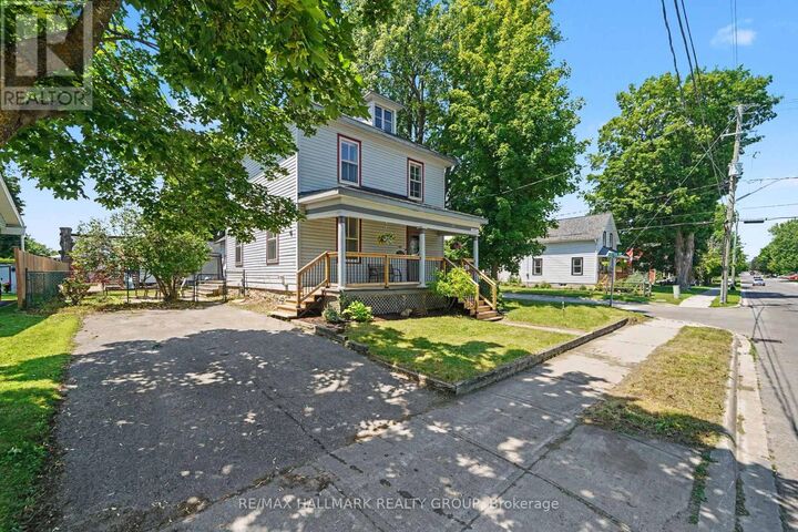 Property Photo:  98 Drummond Street East  ON K7H 1H1 