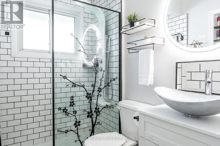 Property Photo:  14 Burritt Street  ON N5A 4W7 