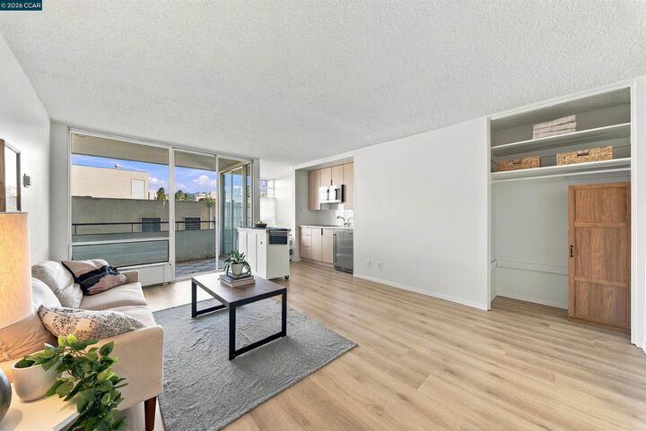 Property Photo:  2550 Dana 3H  CA 94704 