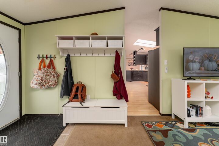 Property Photo:  422 Oak Wood Crescent NW  AB T6P 0B2 