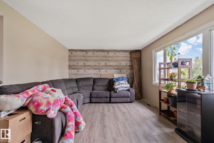 Property Photo:  31 Linden St  AB T7X 2G5 
