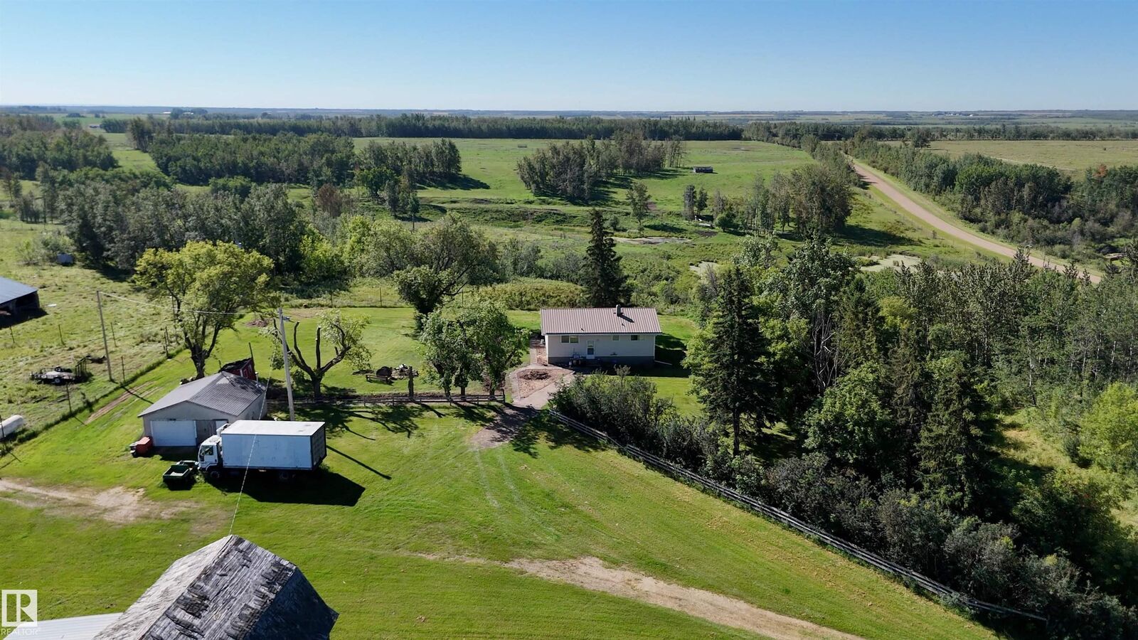 Property Photo:  58231 Rge Rd 222  AB T0A 2V0 