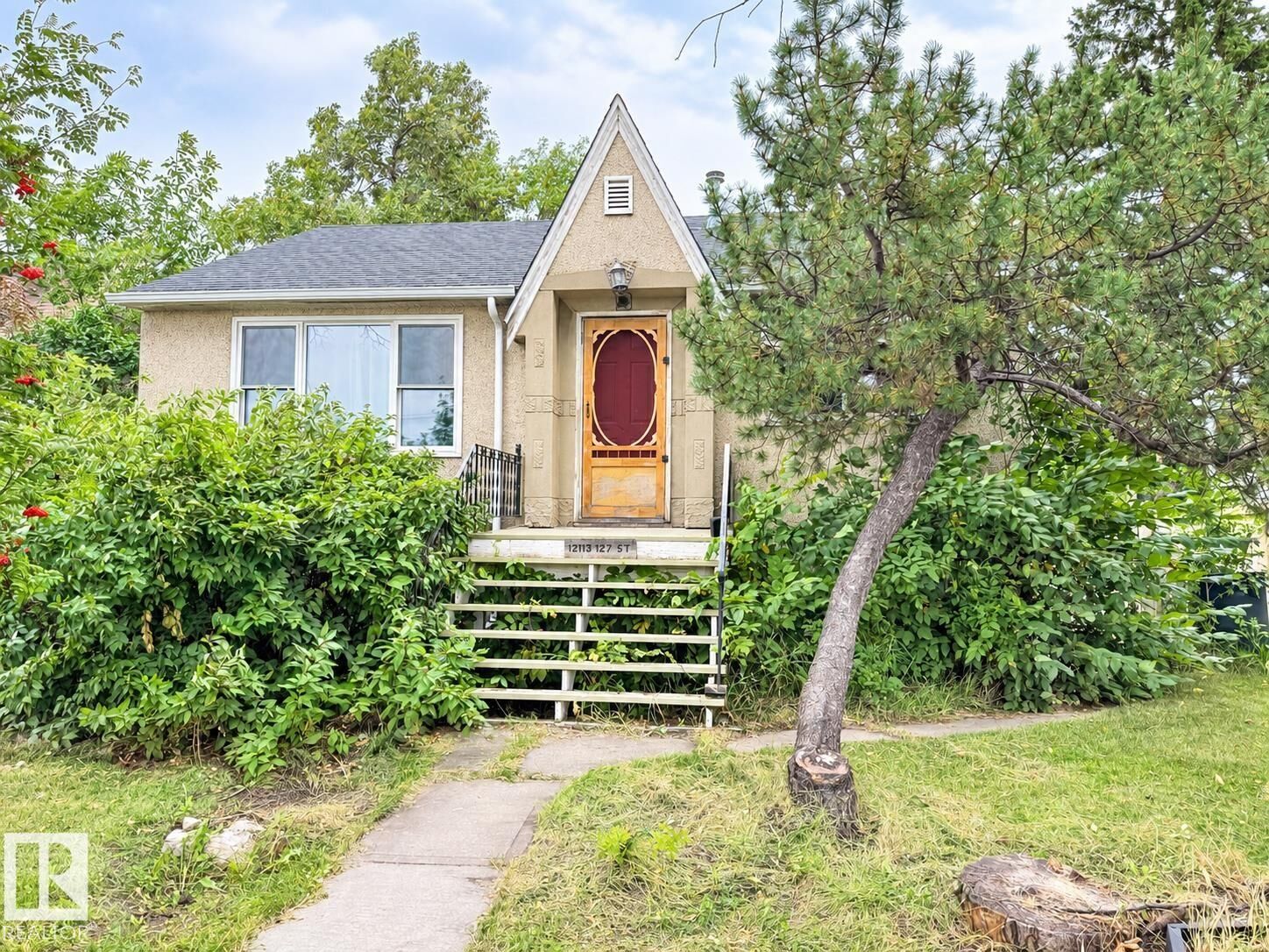 Property Photo:  12113 127 Street NW  AB T5L 0Z6 