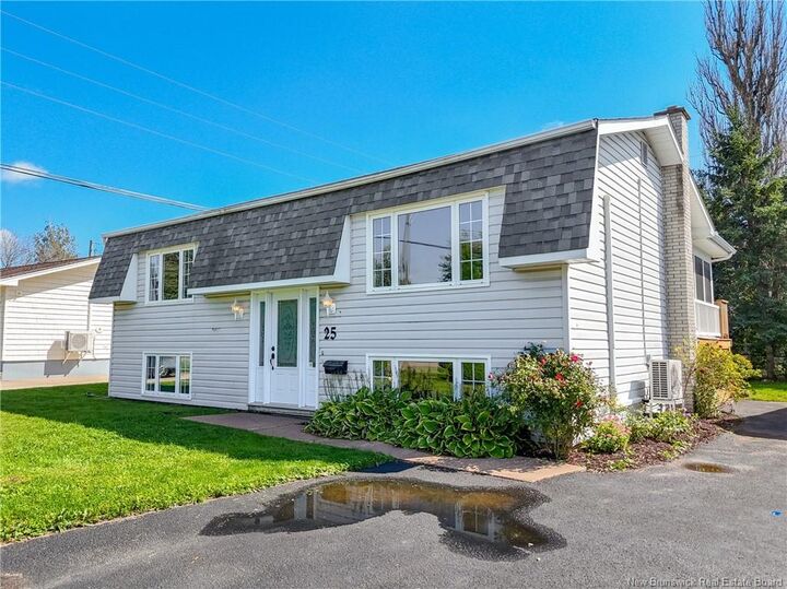 Property Photo:  25 Satinwood Drive  NB E1G 1C3 