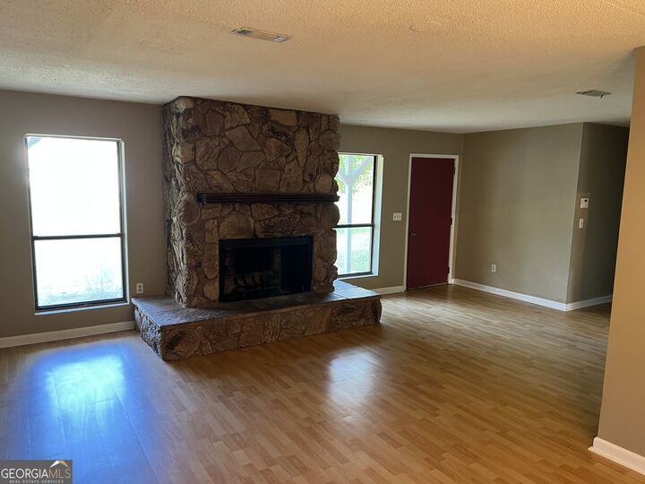 Property Photo:  203 Courtney Place  GA 31558 