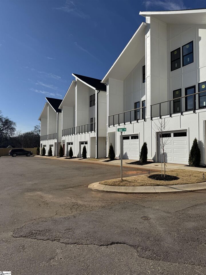 Property Photo: 212 Ackert Way SC 29605