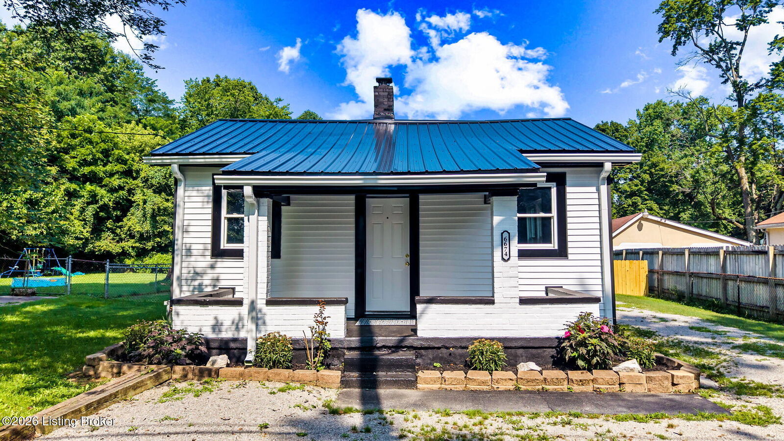 Property Photo: 6674 Rutledge Rd KY 40258