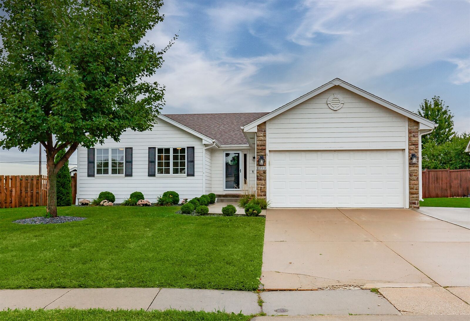 Property Photo: 2022 NW Lakeside Drive IA 50023