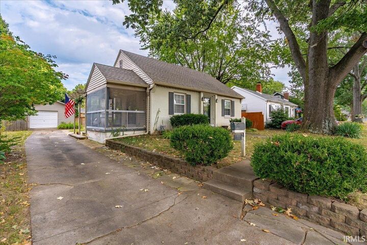 Property Photo:  3306 Bayard Park Drive  IN 47714 