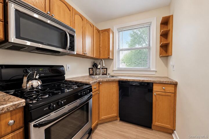 Property Photo:  15 Winchester Avenue 2B  NY 10710 