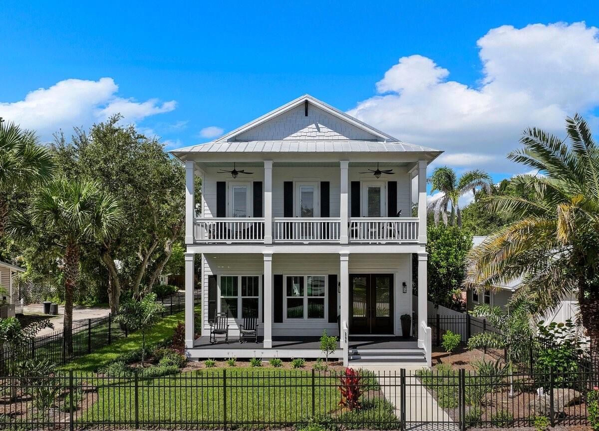 Property Photo: 200 N Peninsula Avenue FL 32169