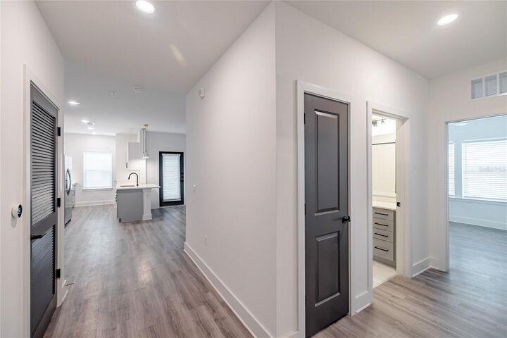 Property Photo: 1420 Lakefront Drive 6411 FL 34240