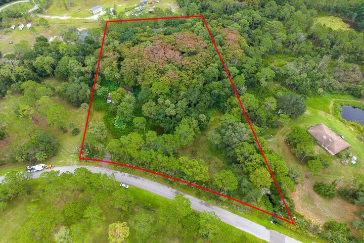 Property Photo:  1220 NE 342nd Trail  FL 34972 