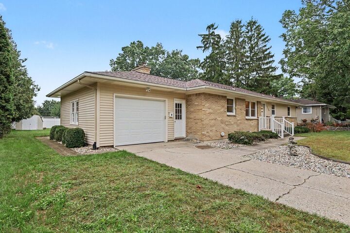 Property Photo:  1736 7th Street NW  MI 49504 
