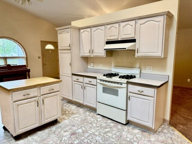 Property Photo: 17 Heather Drive IL 61301