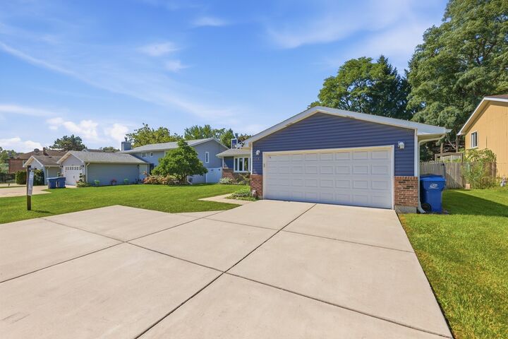 Property Photo: 1818 N Sheridan Road IL 60087
