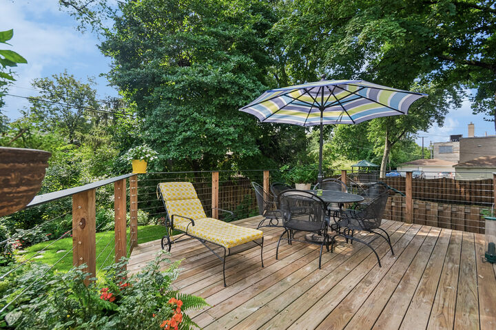 Property Photo:  7049 N Moselle Avenue  IL 60646 