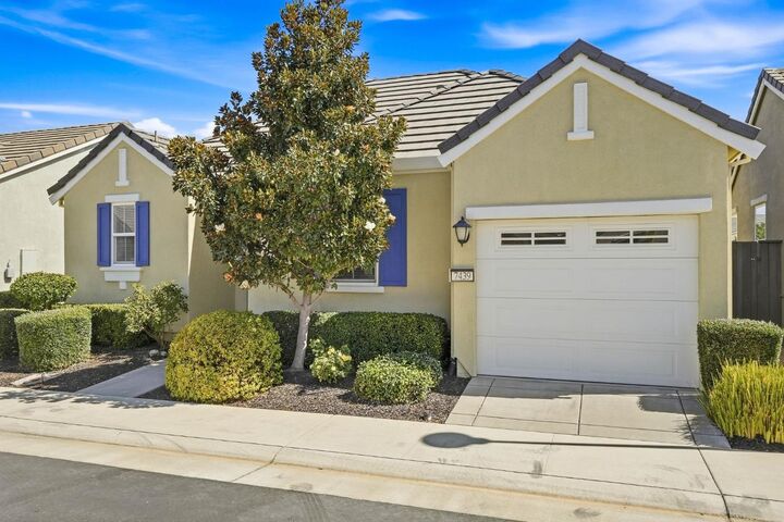 Property Photo: 7439 Chatterton Way CA 95829