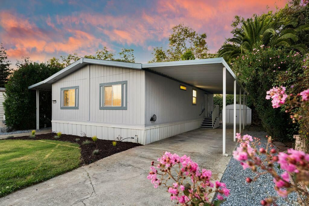 Property Photo: 29 Emperor CA 95827