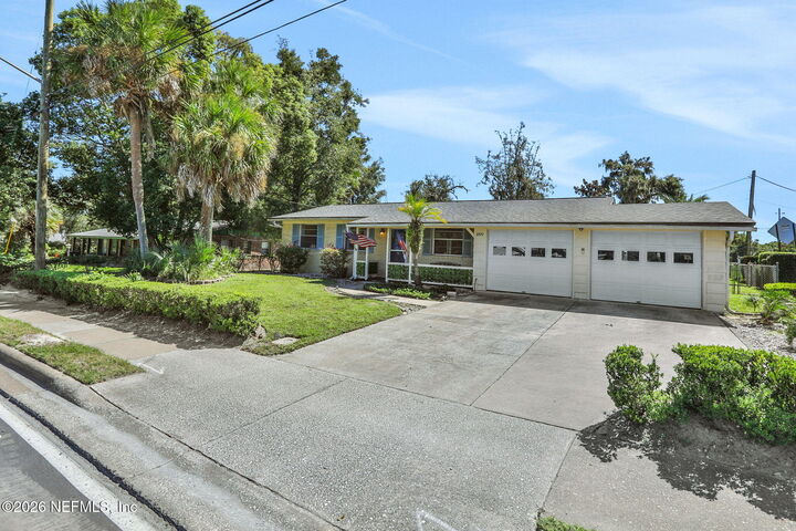 Property Photo: 1409 Idlewild Avenue FL 32043